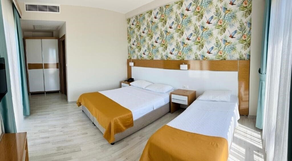 Апартаменты Santana Hotel 4*