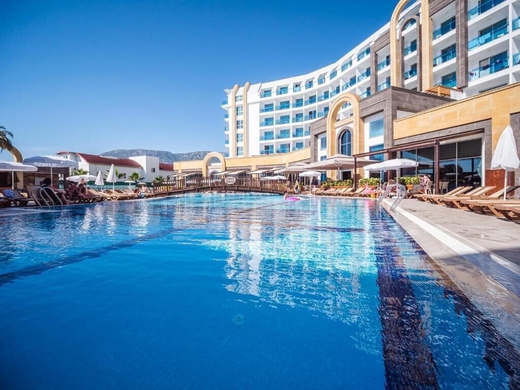 Панорама The Lumos Deluxe Resort Hotel & SPA 5*