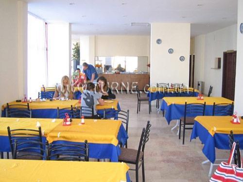 Апартаменты Metro Suite Hotel 3*