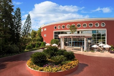 Отель Quattro Beach Resort & SPA 5*