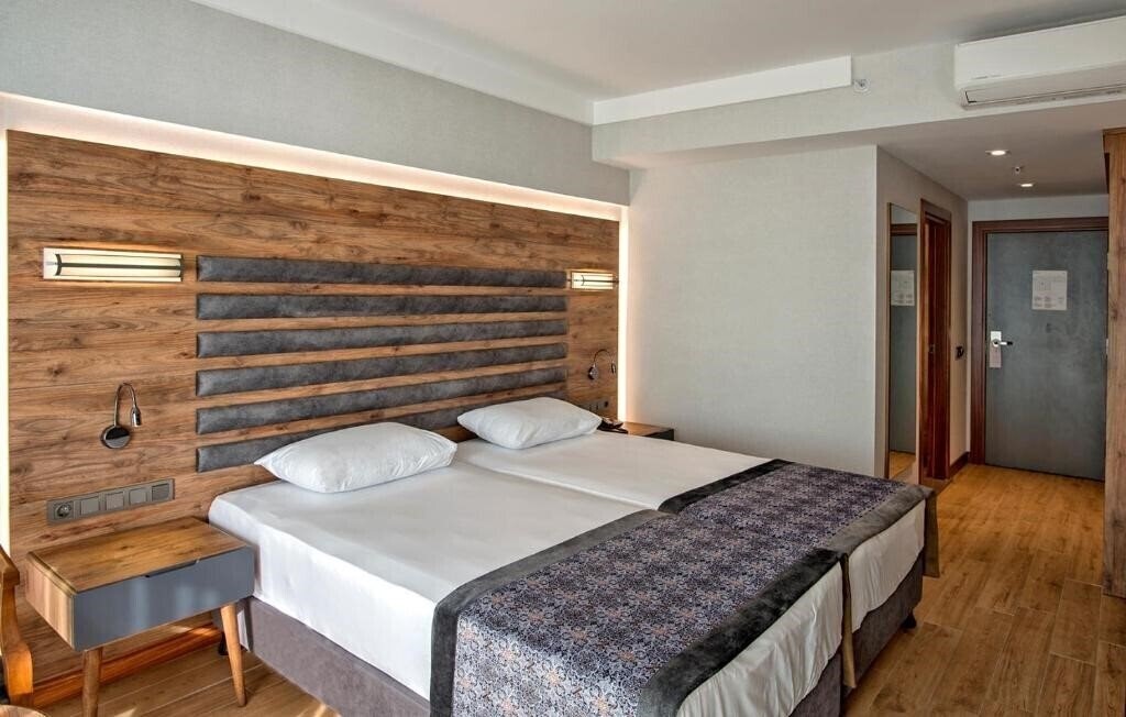 Панорама Sara Hotel 3*