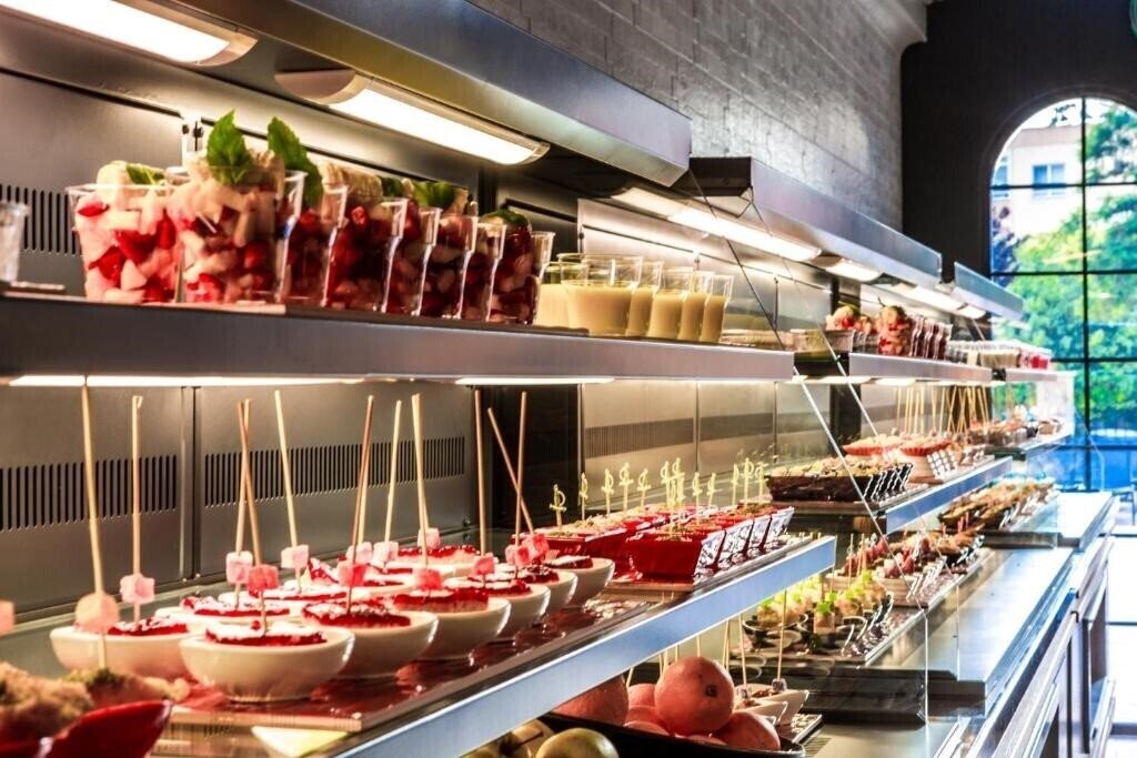 Панорама Villa Sun Flower Hotel (ex. Villa Sunflower Aparts & Suites) 4*