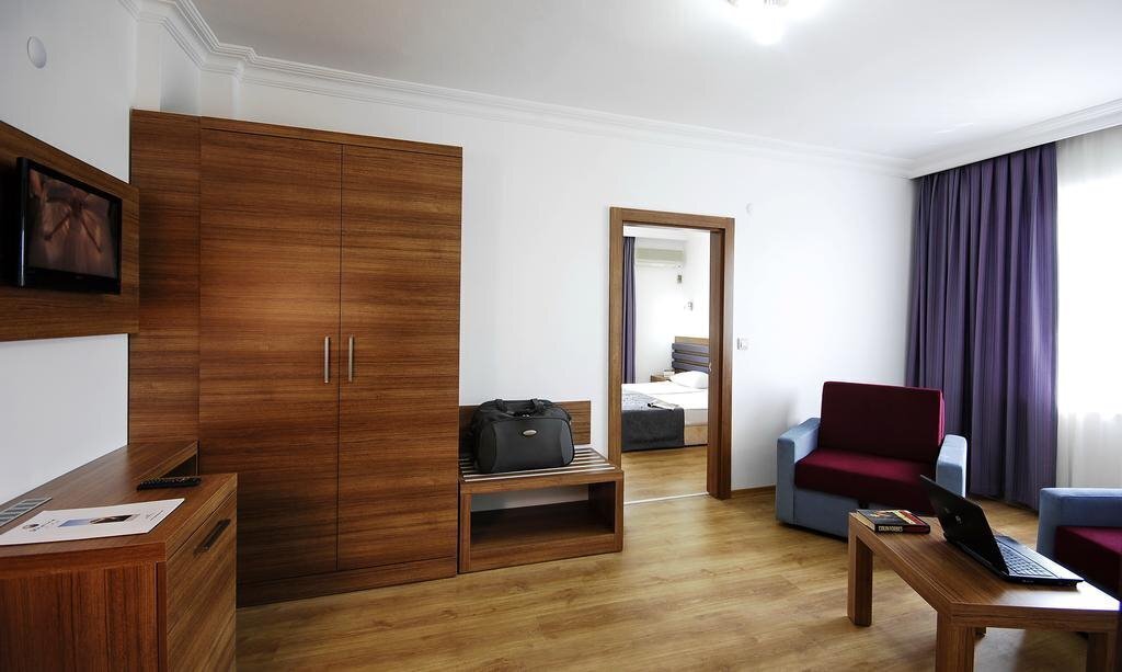 Фотография Sealine Hotel (ex. Bonapart Sealine Hotel) 3*