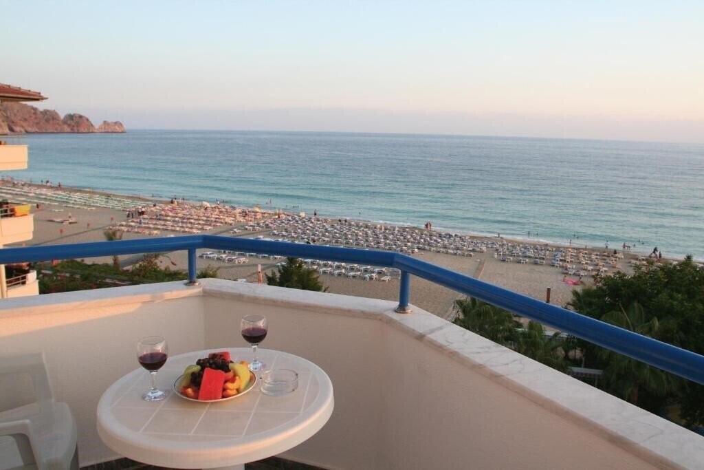 Готель Elysee Beach Hotel 3*