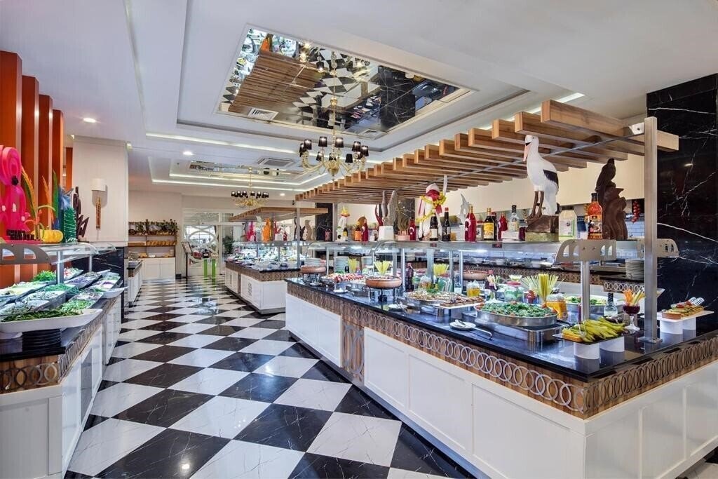 Панорама Royal Garden Beach Hotel (ex. Royal Garden Select & Suite Hotel) 5*