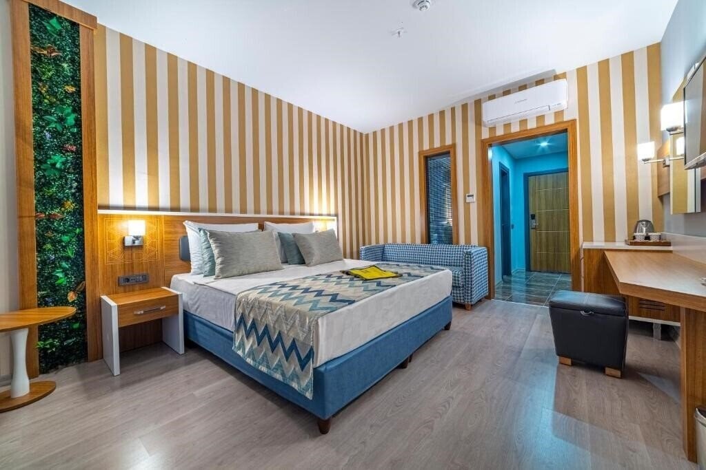 Панорама Lonicera Premium 4*