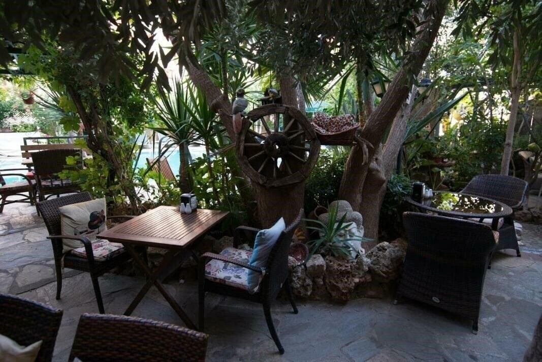 Территория Anik Hotel 3*