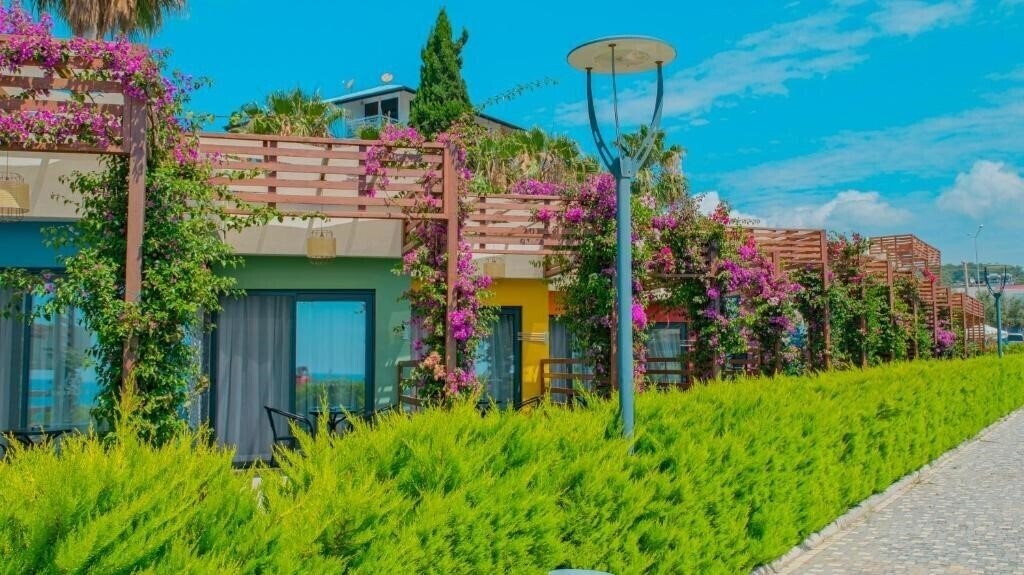 Территория Feniks Priority Hotel (ex. Feniks Hotel Boutique) 4*