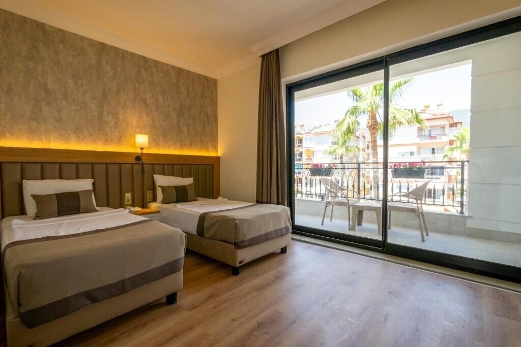 Фото De'Manor Hotel (ex. De Manor Boutique Hotel, DeManor Hotel Adult Only, Blue Island Hotel, Plaza Hotel) 3*