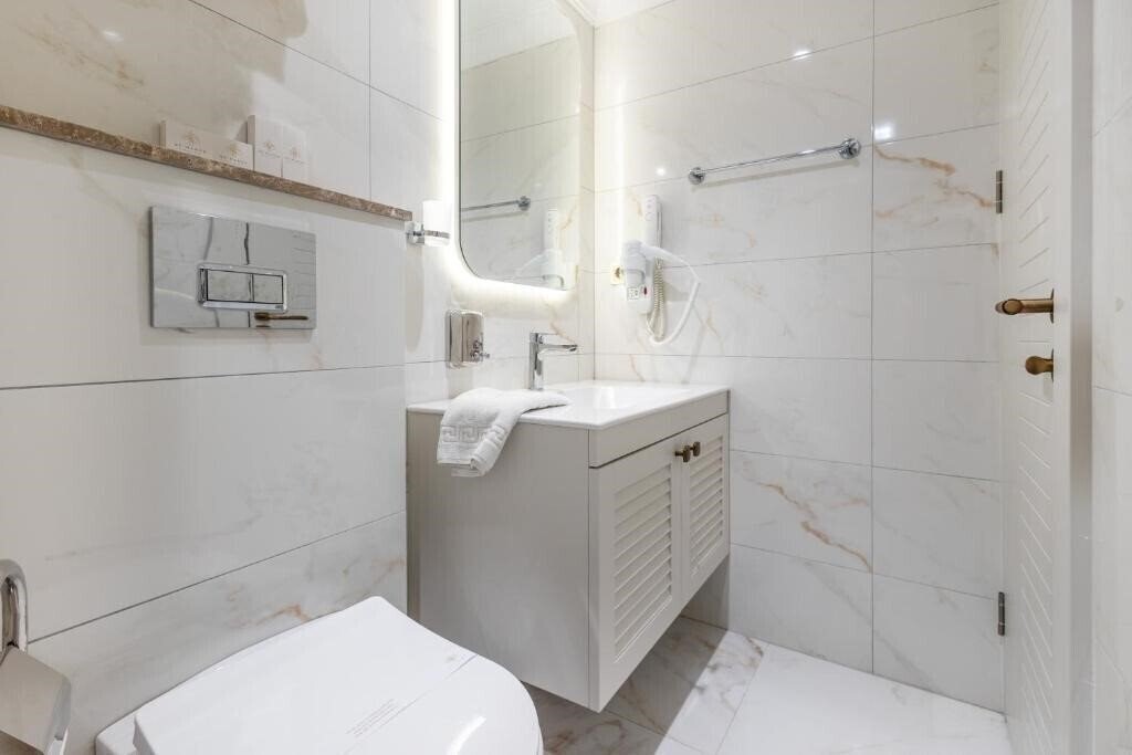 Фотография De'Manor Hotel (ex. De Manor Boutique Hotel, DeManor Hotel Adult Only, Blue Island Hotel, Plaza Hotel) 3*