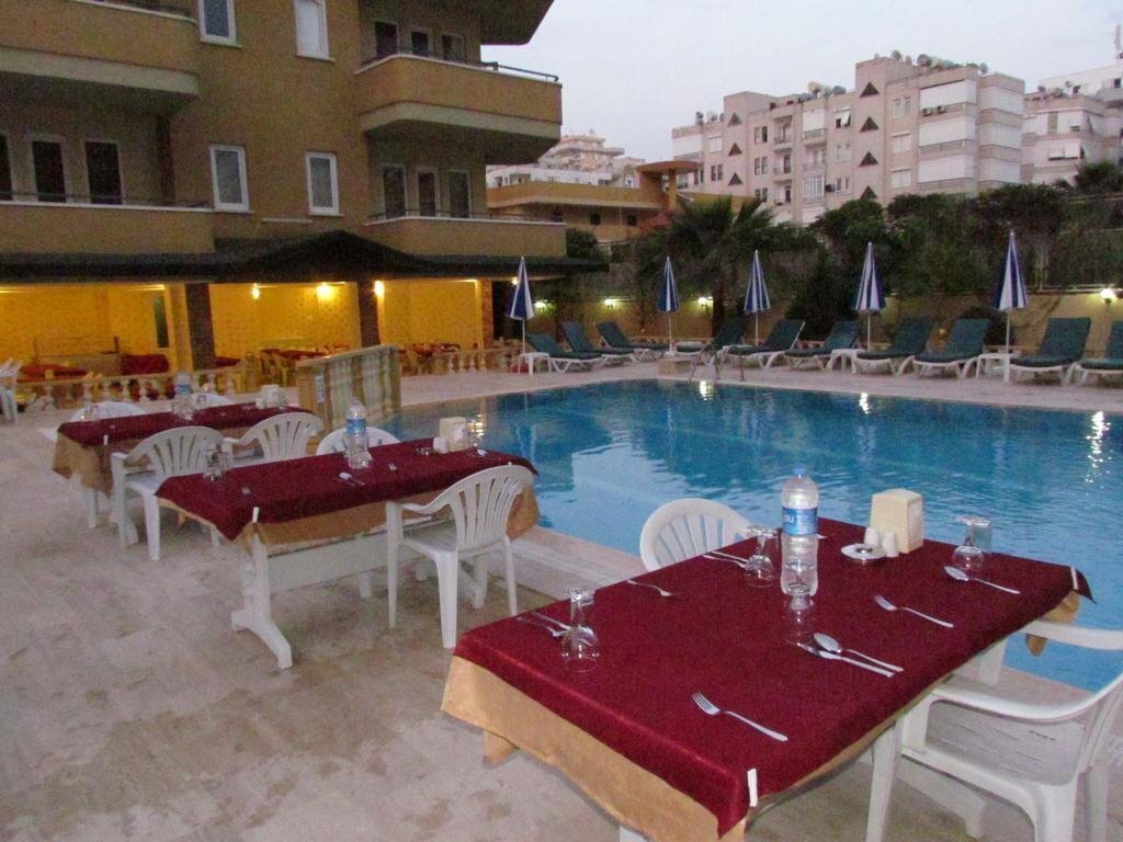 Вид Gold Twins Suit Hotel 3*