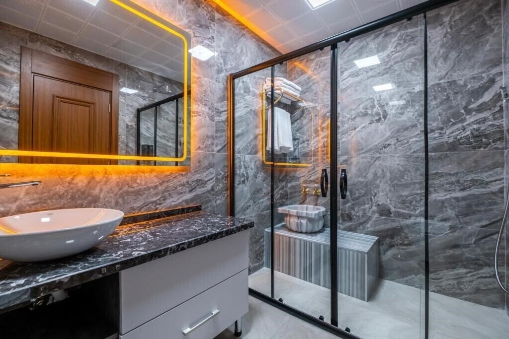 Отель Robin Hood Hotel 4*