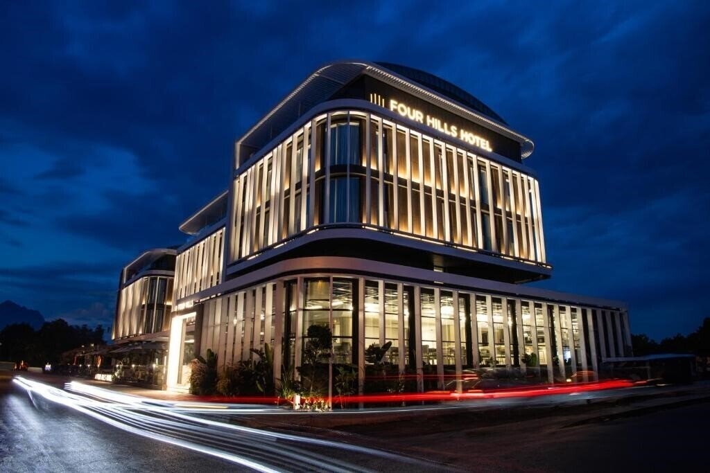 Панорама Four Hills Hotel (ex. Akberlin Hotel, Ak Berlin) 3*