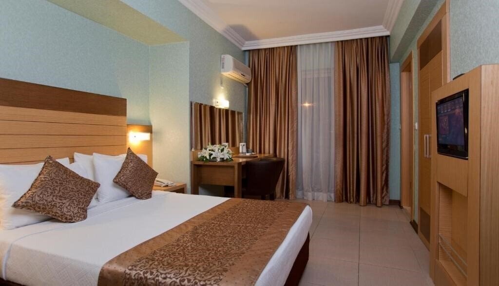 Отель Remi Hotel 4*