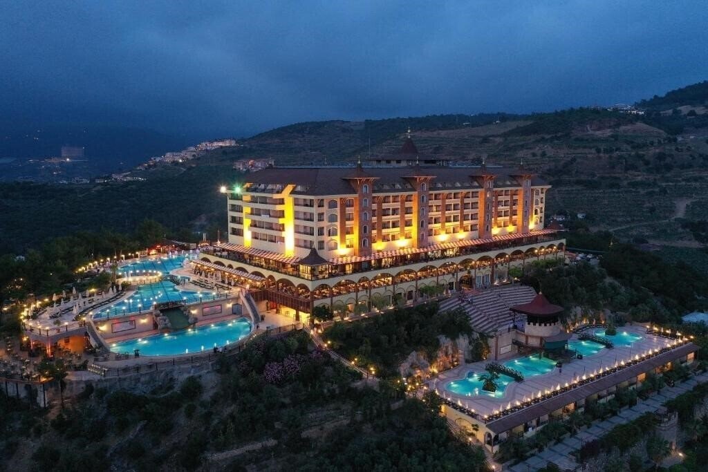Апартаменти Utopia World 5*