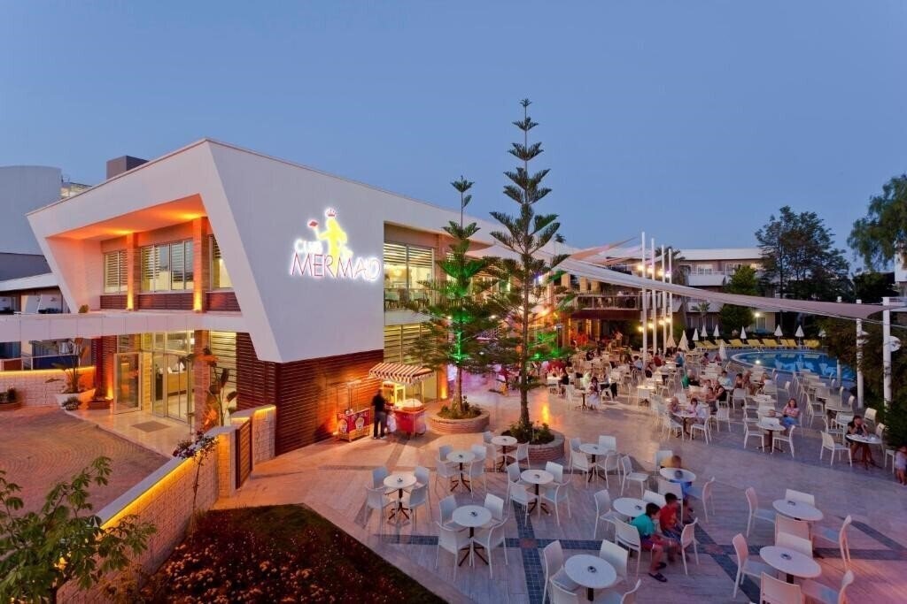 Отель Club Mermaid Village 4*