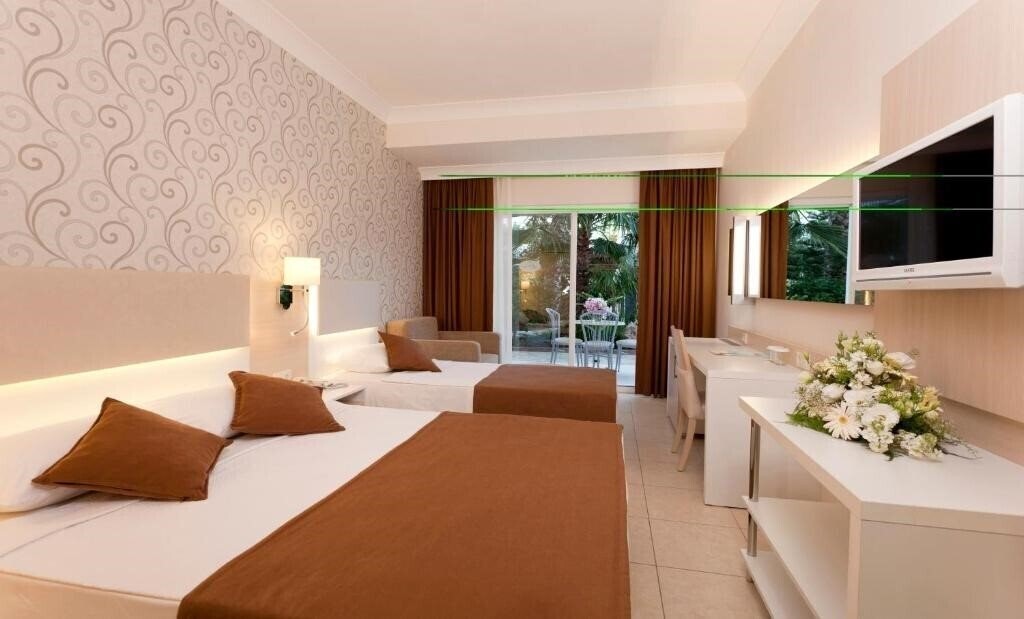 Территория Club Mermaid Village 4*