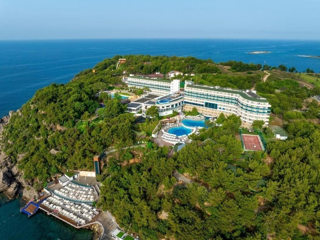 Отель A Good Life Utopia Family Resort 5*