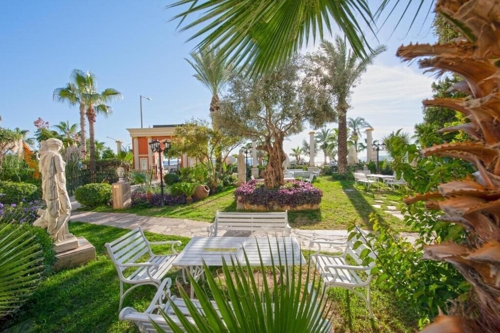 Апартаменти Antique Roman Palace 5*