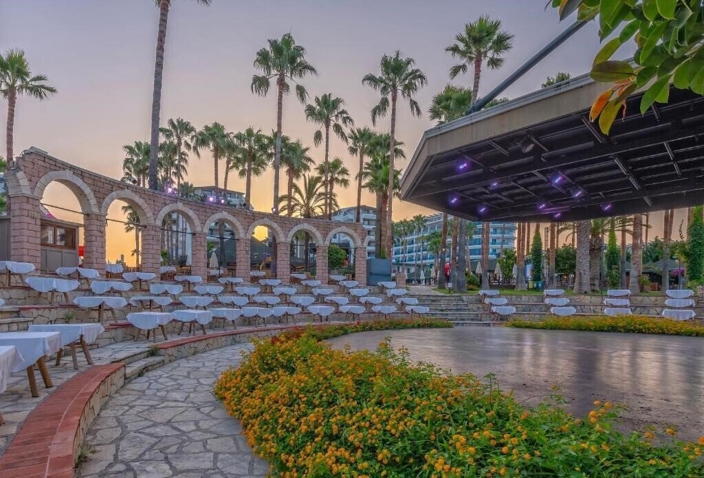 Панорама Meryan Hotel 5*