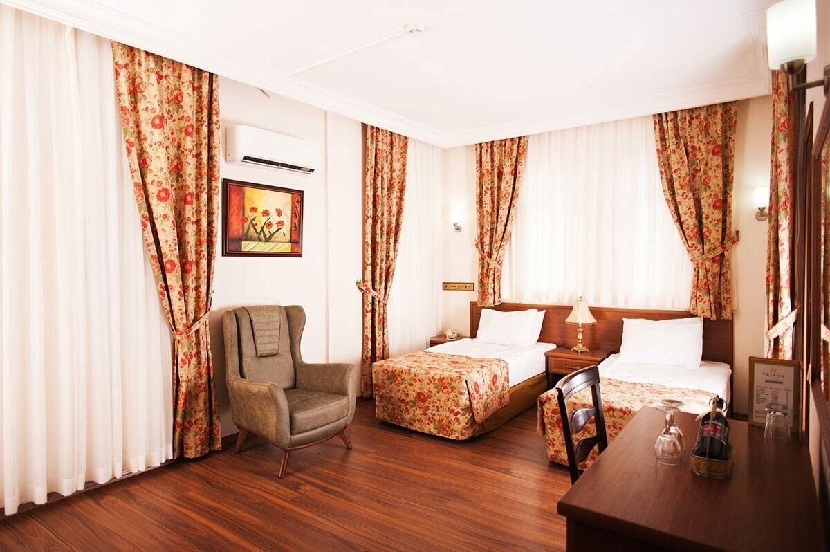 Готель Triana Hotel 3*