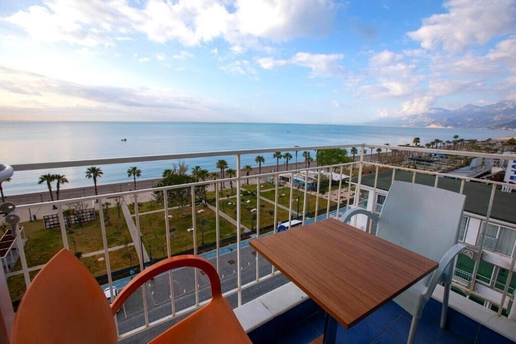 Отель Kristal Beach Hotel Antalya 3*