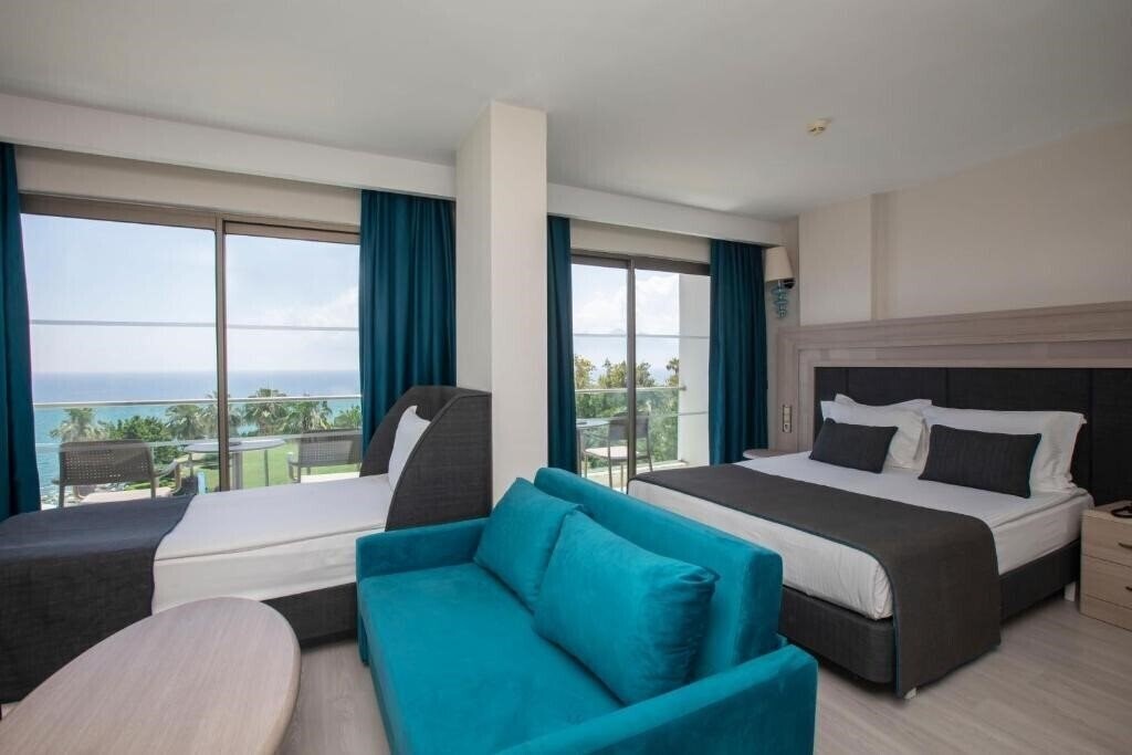 Фото Club Hotel Falcon 4*