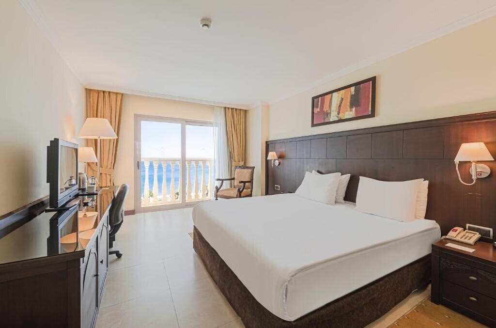 Вид Crowne Plaza Antalya by IHG (ex. Crowne Plaza Antalya, Crowne Plaza Hotel) 5*