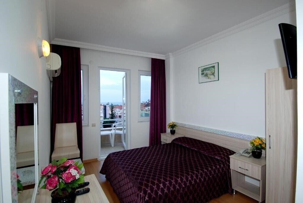 Готель Lara Diamond Hotel 3*