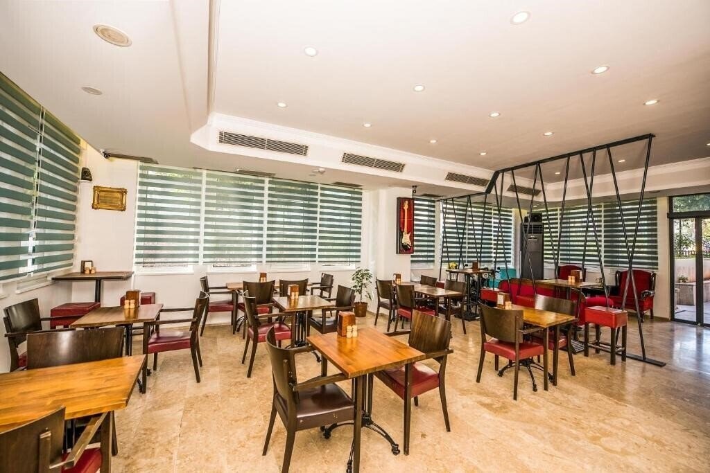 Апартаменти Antikhan Hotel 3*