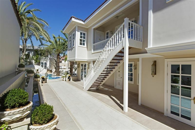 Фото Elegance East Hotel 4*