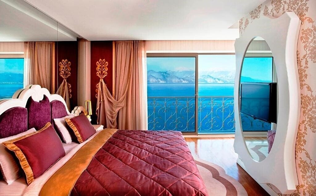 Панорама La Boutique Hotel & Suites (ex. La Boutique Hotel ) 4*