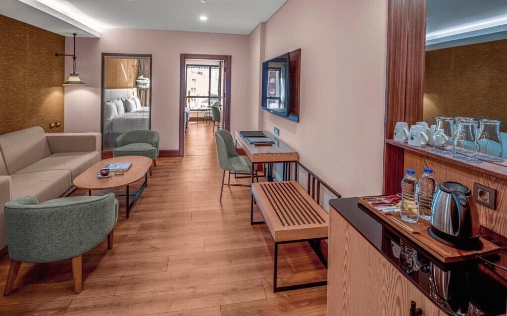 Панорама Double Tree By Hilton Antalya City Centre 5*