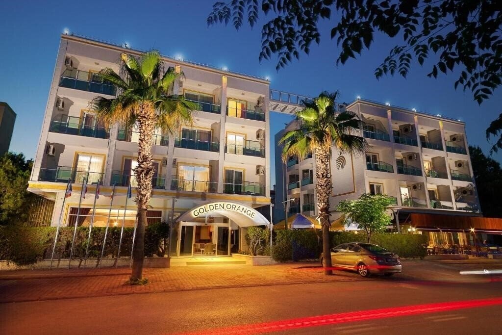 Готель Golden Orange Hotel 3*