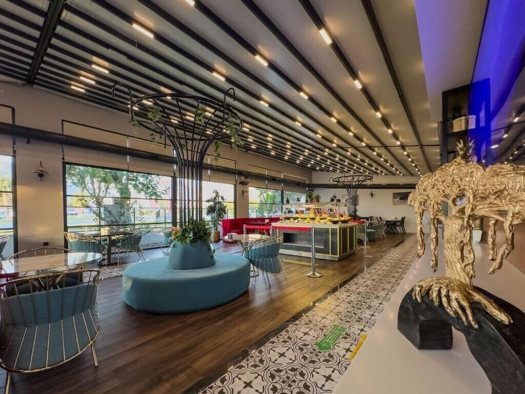 Вид Leaf Port Hotel 3*