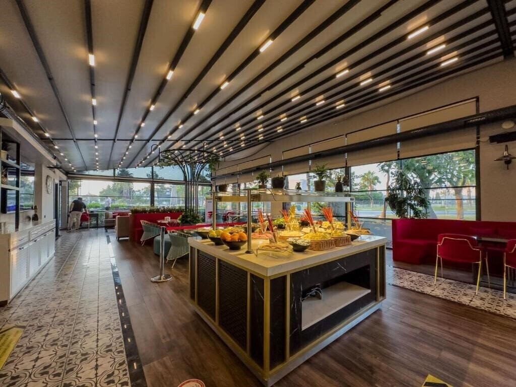 Территория Leaf Port Hotel 3*