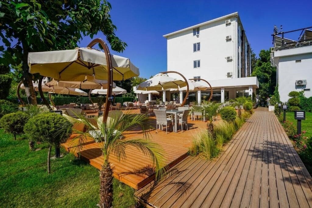 Панорама Lara Garden Hotel (ex. Lara Garden Butik Hotel) 3*