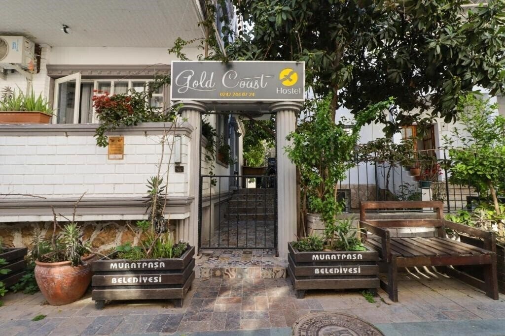 Панорама Gold Coast Hostel 1*