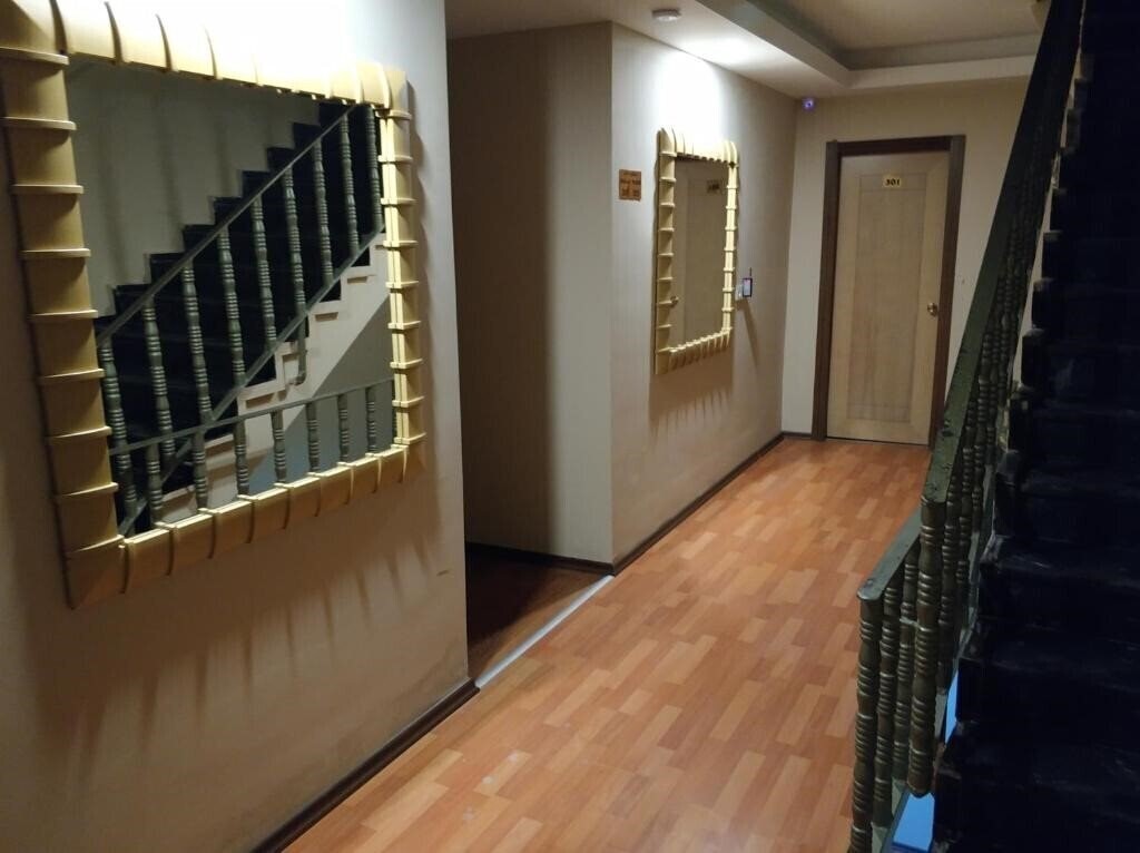 Апартаменти Nest Hotel 3*