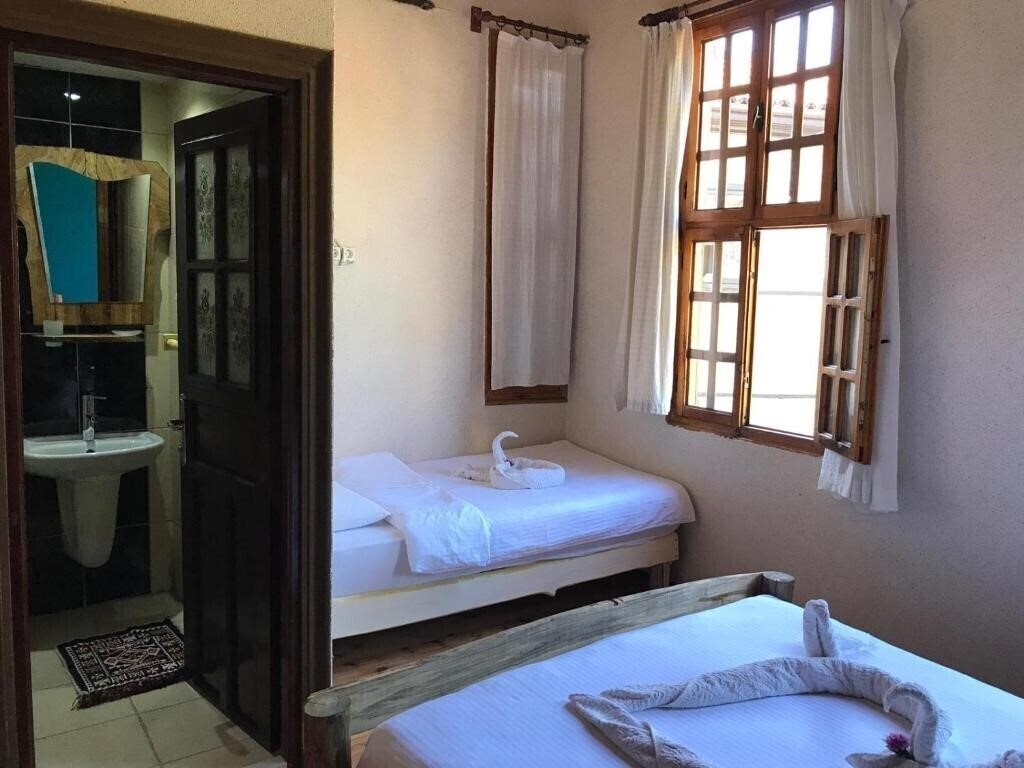 Апартаменти Otel Wood House 3*