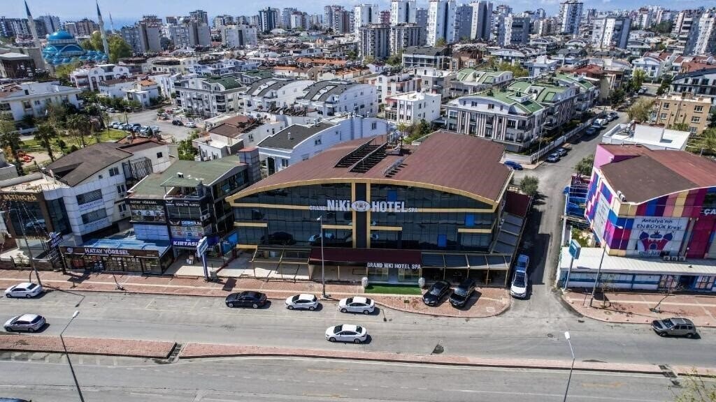 Територія Grand Niki Hotel & SPA Hotel 4*