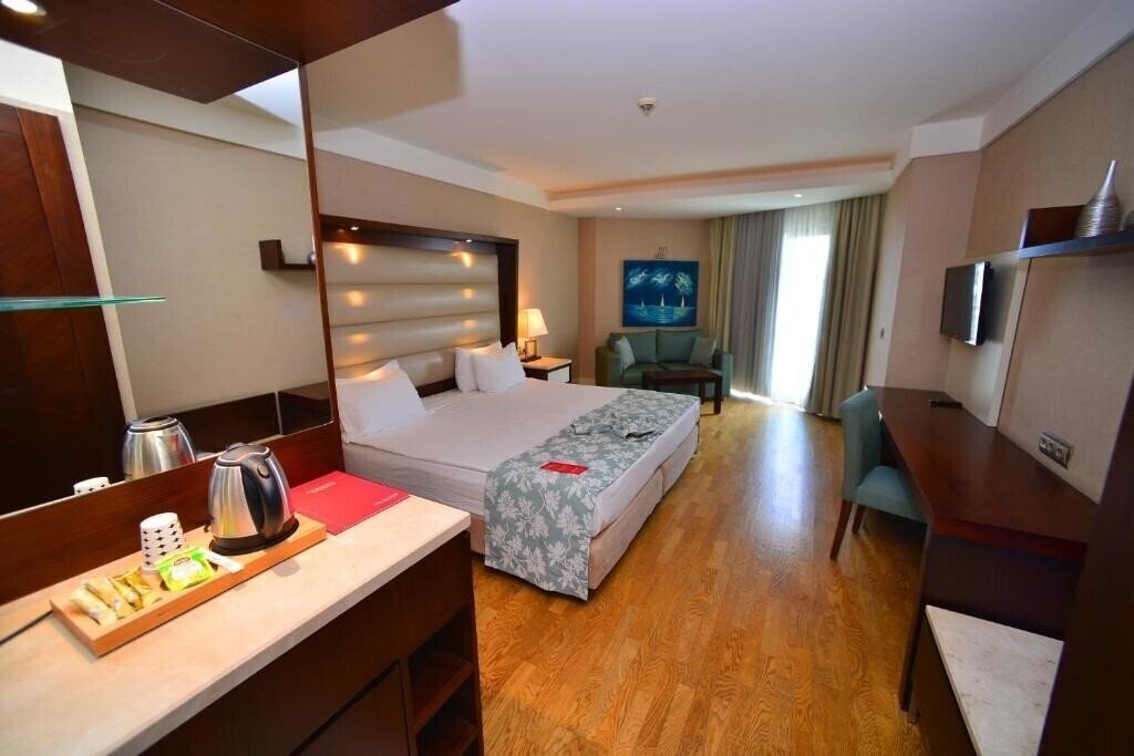 Панорама Ramada Plaza By Wyndham  Antalya (ex. Ramada Plaza Antalya) 5*