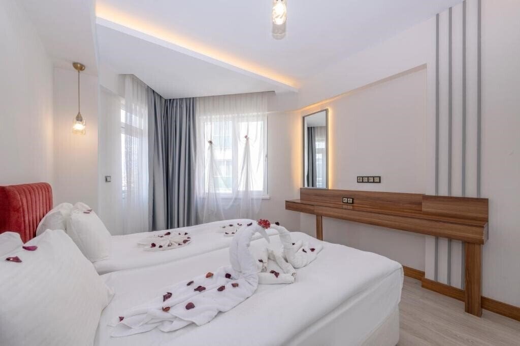 Панорама Citrus Luna Suite Hotel (ex. Theluna Suite Hotel) 3*