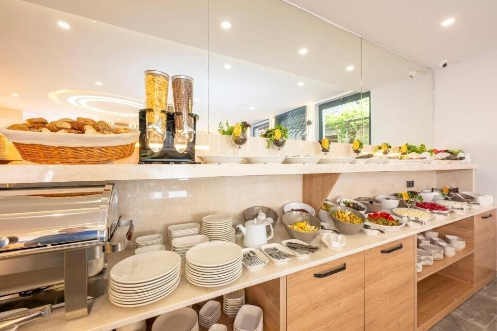 Панорама Diamond Luxury Hotel Antalya 4*