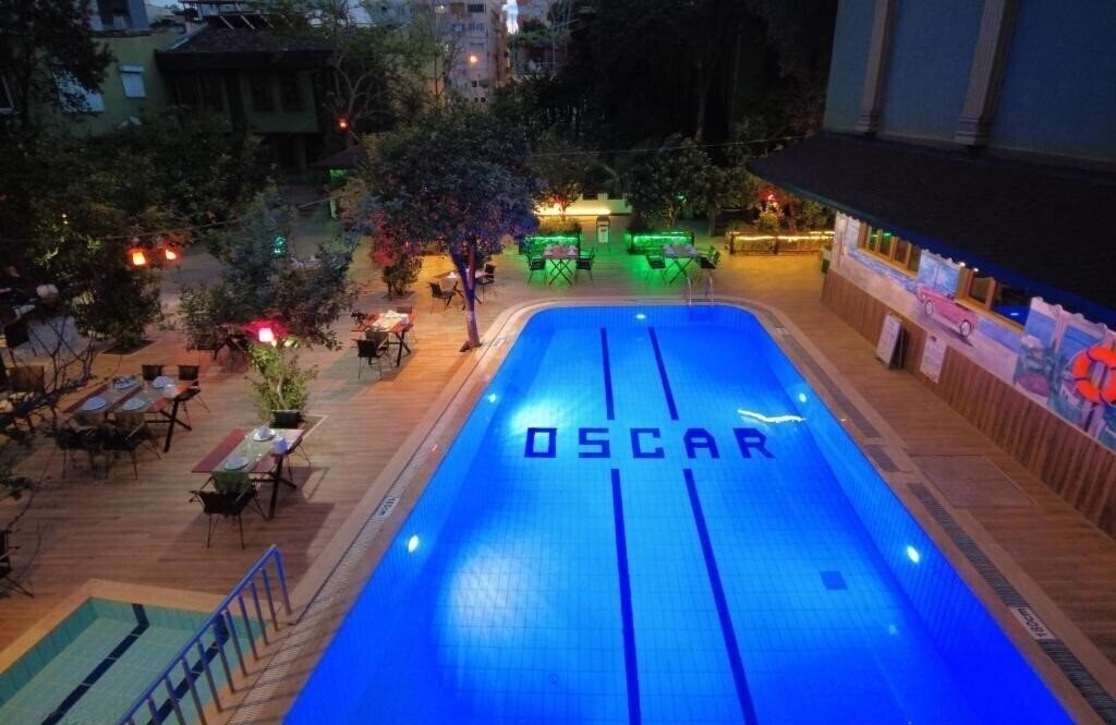 Апартаменти Oscar Garden Hotel 2*
