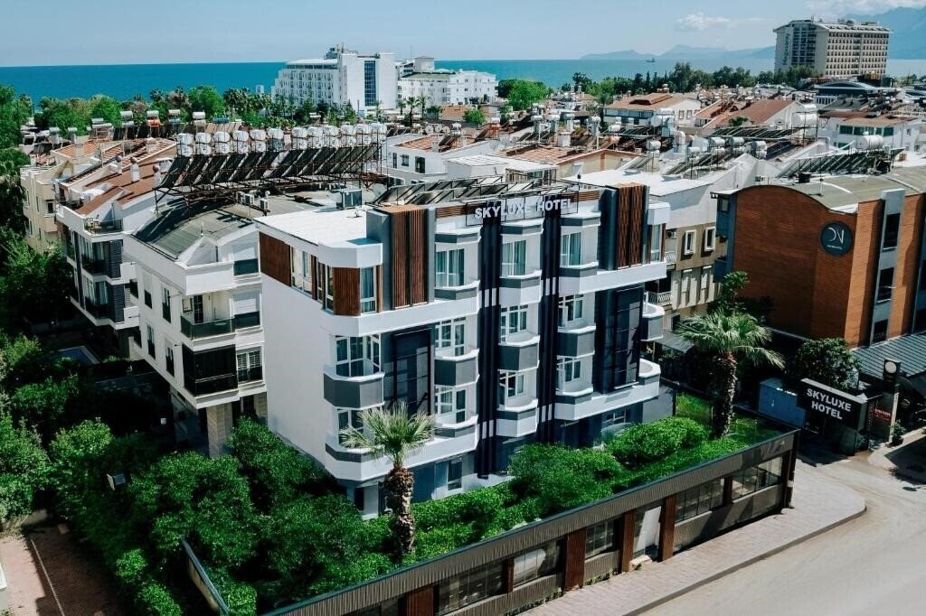 Готель Sky Luxe Hotel 5*