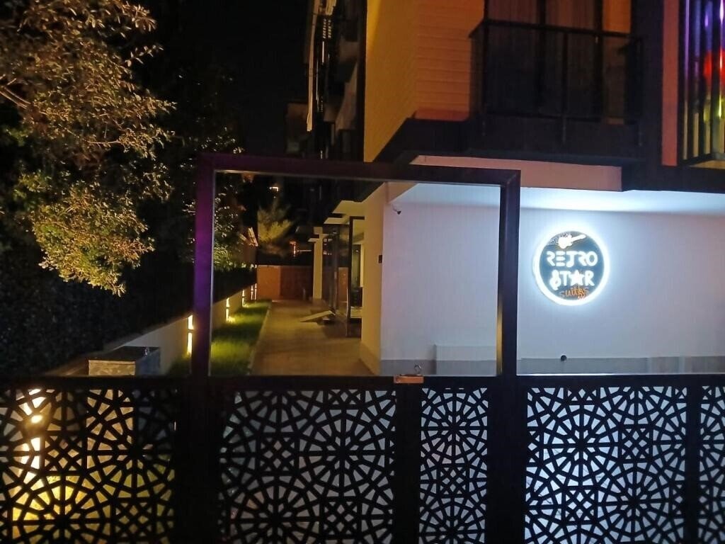 Апартаменти Retro Star Suites 3*