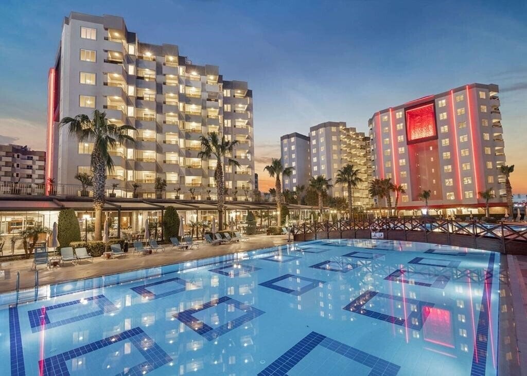 Готель Ramada Resort by Wyndham Lara 5*