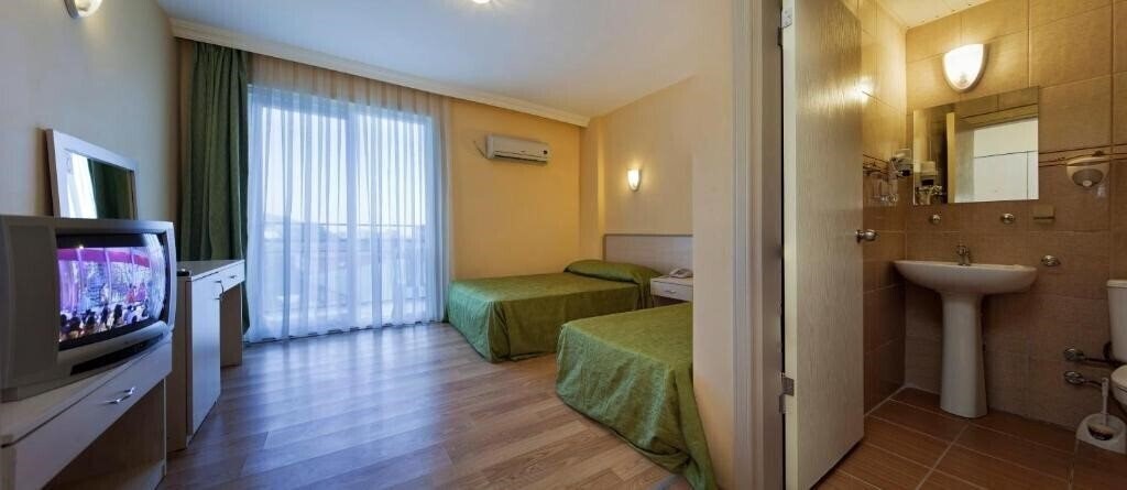 Територія Garden Park Beldibi Hotel (ex. Free Green Hotel, Limoncello Garden Club) 4*