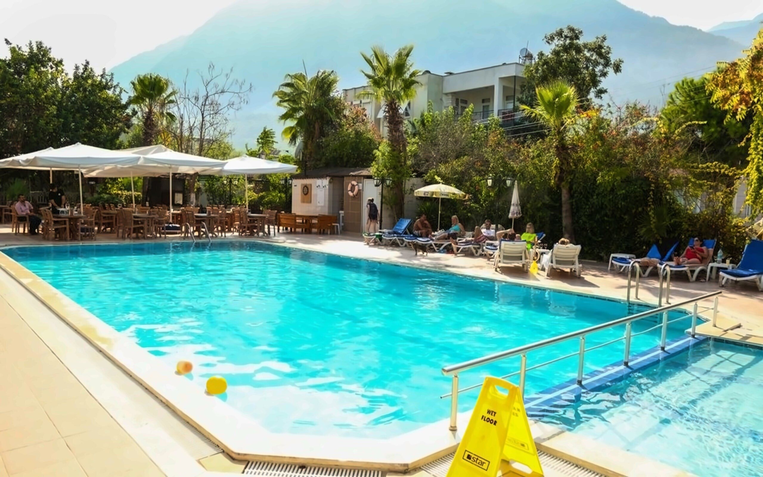 Панорама More Hotel 3*